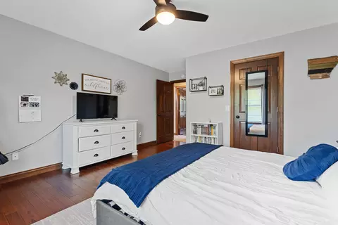 Bedroom - 212 E Castlebury Ln, Appleton, WI 54913 photo 3 of 10