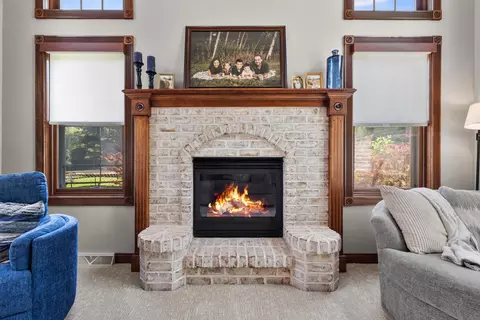 Living - 212 E Castlebury Ln, Appleton, WI 54913 photo 6 of 12