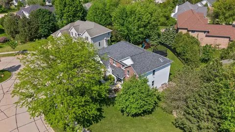 View/Area - 212 E Castlebury Ln, Appleton, WI 54913 photo 3 of 5
