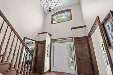 Entry Way - 212 E Castlebury Ln, Appleton, WI 54913 photo 3 of 14