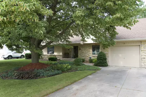 16 Greves Ct, Appleton, WI 54914