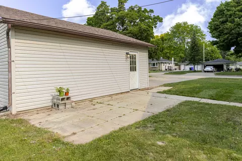 Exterior - 1413 E Marquette St, Appleton, WI 54911 photo 4 of 7