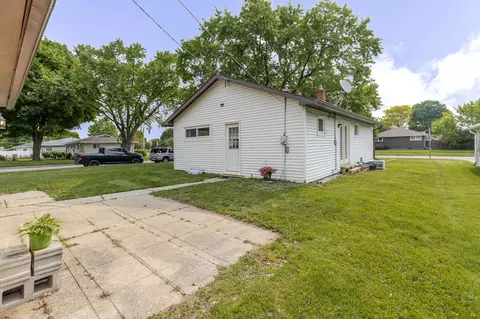 Exterior - 1413 E Marquette St, Appleton, WI 54911 photo 3 of 7