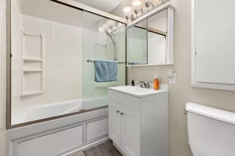 Bath - 1413 E Marquette St, Appleton, WI 54911 photo 1 of 3