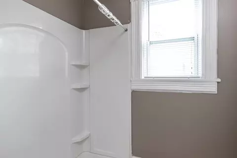 Bath - 912 N Richmond St, Appleton, WI 54911 photo 2 of 3