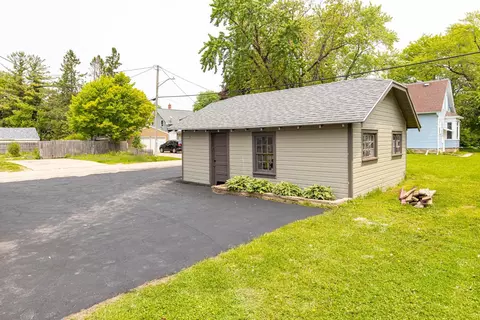 Exterior - 912 N Richmond St, Appleton, WI 54911 photo 4 of 7