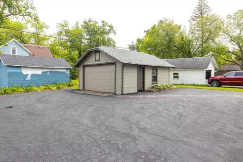 Exterior - 912 N Richmond St, Appleton, WI 54911 photo 3 of 7