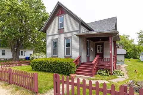 Exterior - 912 N Richmond St, Appleton, WI 54911 photo 1 of 7