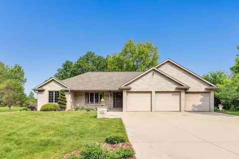 2810 N Whistling Wind Dr, De Pere, WI 54115