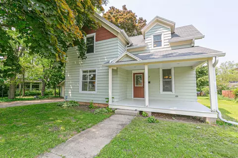 137 E Scott St, Omro, WI 54963