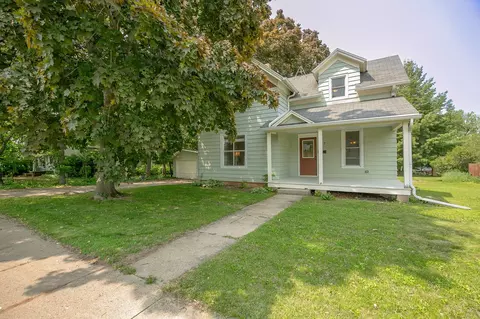 137 E Scott St, Omro, WI 54963 photo 2