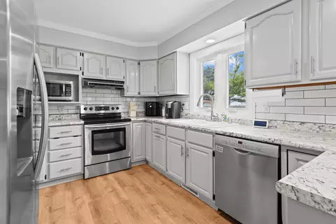 Kitchen - 3540 N Mason St, Appleton, WI 54914 photo 3 of 7
