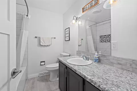Bath - 3540 N Mason St, Appleton, WI 54914 photo 2 of 5