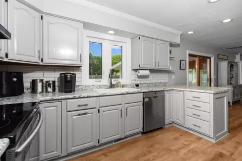 Kitchen - 3540 N Mason St, Appleton, WI 54914 photo 2 of 7
