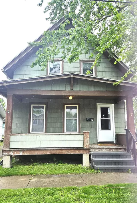 7 High St, Menasha, WI 54952
