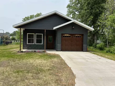 323 S Raymond St, Marinette, WI 54143