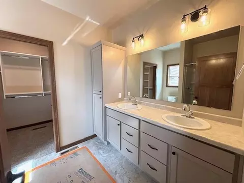 Bath - 1316 S Jade Dr, Appleton, WI 54915 photo 2 of 2