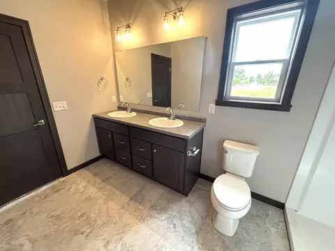 Bath - 1324 S Jade Dr, Appleton, WI 54915 photo 2 of 2
