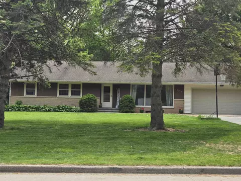 4817 Morgan Dr, Manitowoc, WI 54220