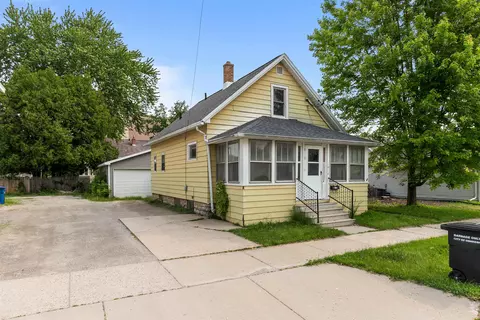 1014 W 7th Ave, Oshkosh, WI 54902
