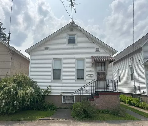 609 12th Ave, Menominee, MI 49858