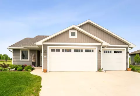 3965 Hemlock Ct, Oshkosh, WI 54904