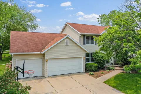 803 W Gile Cir, De Pere, WI 54115