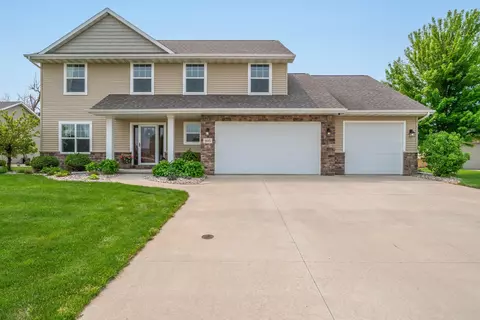 905 W Hubble Ln, Appleton, WI 54913
