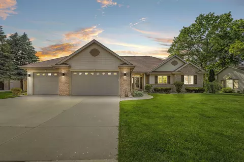 1323 Bradford Ct, Neenah, WI 54956