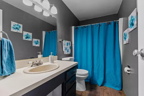 Bath - 206 Royal Ct #12, Appleton, WI 54915 photo 1 of 3