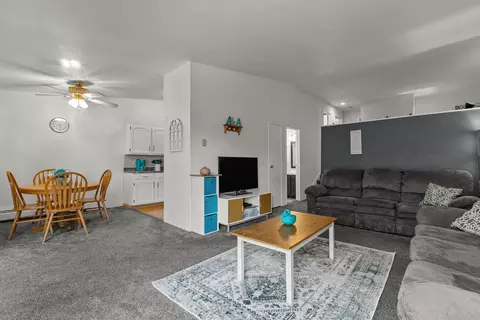 Living - 206 Royal Ct #12, Appleton, WI 54915 photo 3 of 6