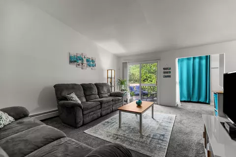 Living - 206 Royal Ct #12, Appleton, WI 54915 photo 5 of 6