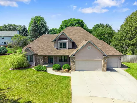 1215 Hazelwood Ct, Neenah, WI 54956