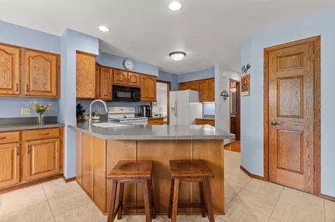 Kitchen - 2521 E Inglewood Pl, Appleton, WI 54915 photo 3 of 5