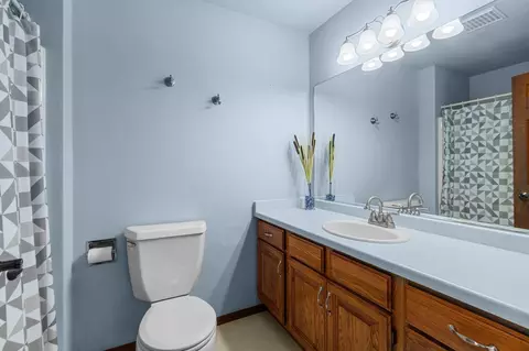 Bath - 2521 E Inglewood Pl, Appleton, WI 54915 photo 4 of 4
