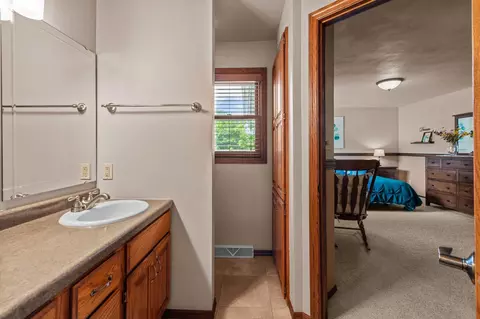 Bath - 2521 E Inglewood Pl, Appleton, WI 54915 photo 3 of 4