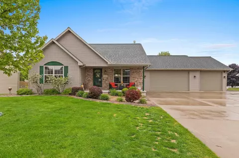 1603 Pine Tree Ln, Luxemburg, WI 54217