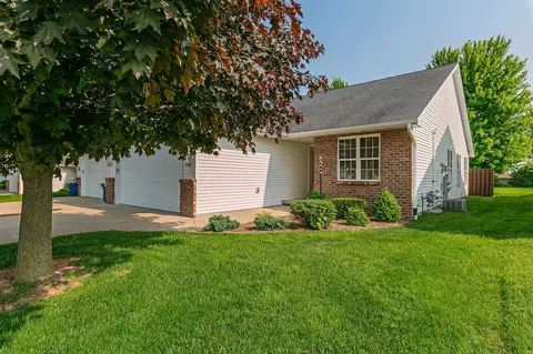 5545 W Brookview Dr, Appleton, WI 54913 photo 2
