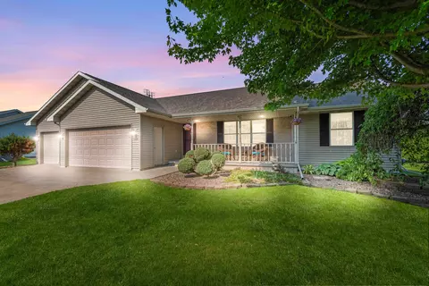 136 Yacoub Ln, Fond Du Lac, WI 54935