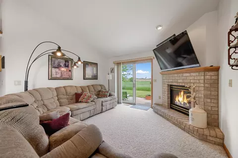 Living - 974 Broadway St, Wrightstown, WI 54180 photo 6 of 8