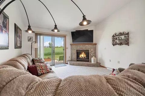 Living - 974 Broadway St, Wrightstown, WI 54180 photo 5 of 8