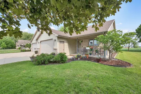 Exterior - 974 Broadway St, Wrightstown, WI 54180 photo 6 of 10