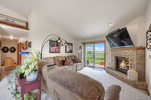Living - 974 Broadway St, Wrightstown, WI 54180 photo 7 of 8