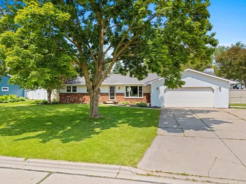 2127 Jen Rae Rd, Green Bay, WI 54311