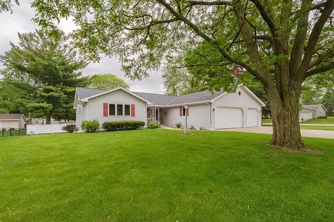 2247 Ledvina Cir, Green Bay, WI 54313