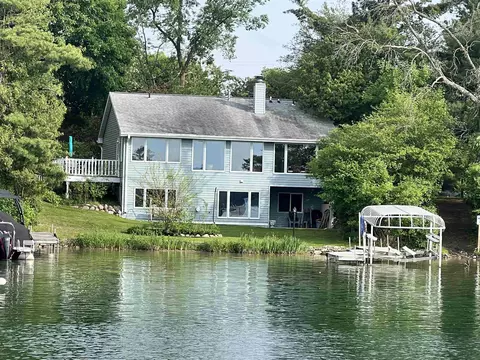 e1386 Grandview Road, Waupaca, WI 54981