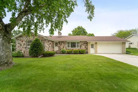 2105 Hickory Ln, New Holstein, WI 53061