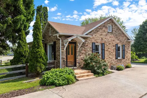 2736 Harrison St, Oshkosh, WI 54901