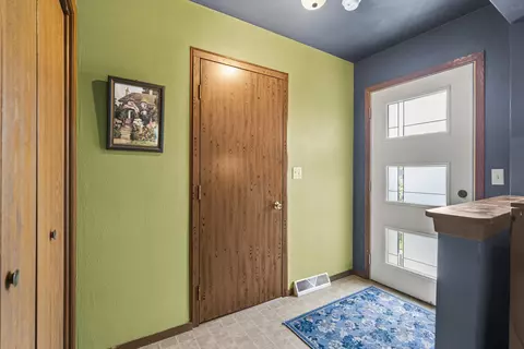 Entry Way - 625 S Olson Ave #H, Appleton, WI 54914 photo 1 of 1