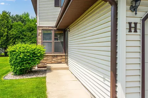 Exterior - 625 S Olson Ave #H, Appleton, WI 54914 photo 4 of 5